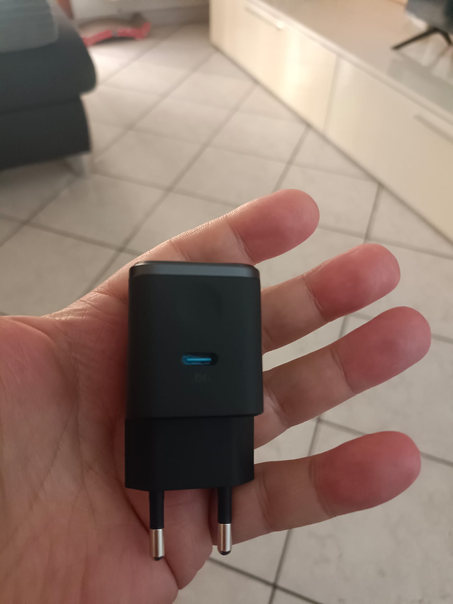 Anker Nano Charger 45 W Smart Display, il caricatore compatto con display intelligente e ricarica adattiva